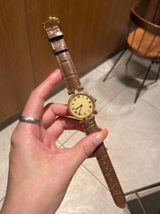 Reloj mecánico automático moderno y elegante, correa de piel de vaca con estampado de cocodrilo marrón, resistente al agua para uso diario - Product Image 1