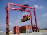 42 Tonnen 50 Tonnen 65 Tonnen Portalkran Container-Hebevorrichtung auf Pneumatischen Rädern für ISO-Transshipment mit CE-Zertifizierung