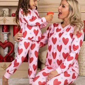 Новое поступление 2 шт. семейный пижамный комплект мама и я хлопковая одежда для сна с длинными рукавами с принтом в виде сердца домашняя одежда