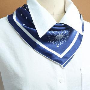 <span class=keywords><strong>Elegante</strong></span> <span class=keywords><strong>sciarpa</strong></span> a pois <span class=keywords><strong>blu</strong></span> Navy margherita 60x60cm 14 mamma raso seta stampa digitale lussuoso accessorio moda - Product Image 3