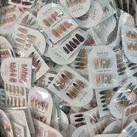Ongles à presser de haute qualité en gros, acryliques, styles aléatoires, motifs mixtes pour fête, faits à la main, 10 pièces