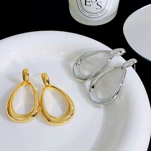 ต่างหูทรงหยดน้ำแบบกลวง ดีไซน์เรขาคณิต ชุบทอง คุณภาพสูง แฟชั่นทันสมัย เหมาะสำหรับงานปาร์ตี้ ขายส่งสำหรับผู้หญิง - Product Image 6