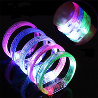 Pas cher LED Lumineux Bracelet Bracelet Acrylique Plat Large Bande Bulle Bracelets pour Néon Partie Fournitures