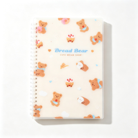 Carnet à spirale souple A5 147mm*212mm 80GSM 70 feuilles lignées Motif Ours Pâtissier Couverture PP 4 designs 168 pièces/carton Vente en gros