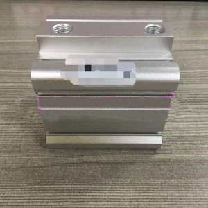 1 Stück Neuer Cdq2a63-40dz Zylinder Expressversand Cdq2a6340dz - Product Image 1