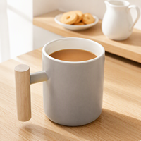 Mug à café finition mate avec poignée en bois 350 ml, tasse en céramique personnalisable avec logo, intérieur noir, gris, blanc, pour la rentrée scolaire et la maison