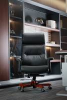 Chaise de bureau de direction en cuir véritable à dossier haut, chaise de bureau ergonomique de luxe avec base en bois