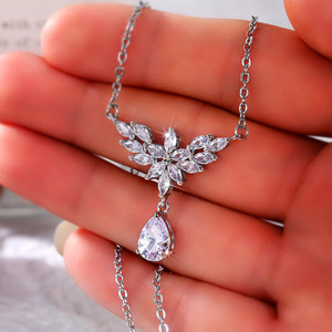 Collana con Ciondolo a Goccia di Pera per Donne, Gioielli Eleganti per Matrimoni e Cene - Product Image 2