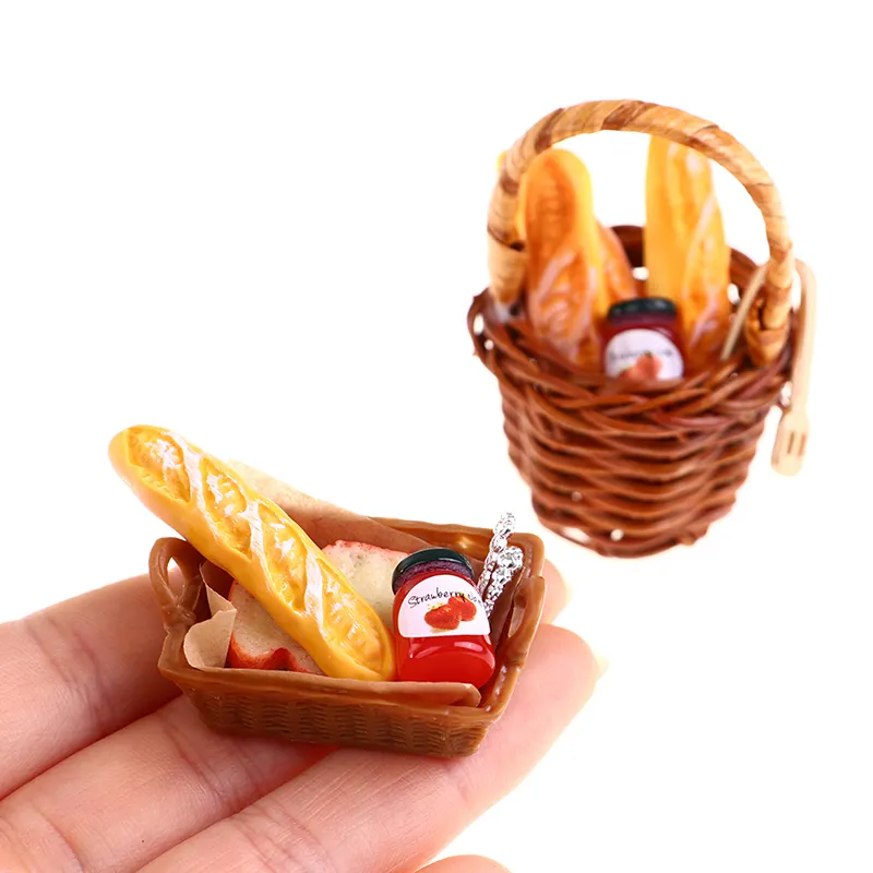 1/12 Puppenhaus Miniatur Brot/Toast auf einem Korb Simulation Lebensmittel Küche 