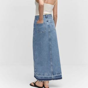 Jupes longues en jean pour femmes, coupe décontractée, bleu délavé, ourlet vieilli, fente avant, qualité supérieure, personnalisables, vente en gros - Product Image 4