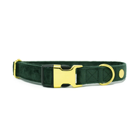 Ensemble personnalisé de promenade pour chien en velours vert olive-Harnais, collier, laisse et nœud papillon réglables avec quincaillerie en métal doré de qualité supérieure