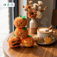 Porte-clés en peluche fantaisie sur le thème d'Halloween : démon, sorcière, chauve-souris moelleuse – Vente en gros OEM pour usine, accessoires personnalisés pour maison hantée