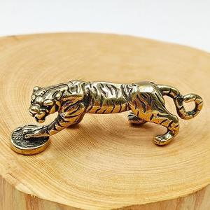 Nieuwe Dieren Retro Verkoperde Massieve Krokodil Sleutelhanger Tijger Kantoor Bureau Decoratie Leeuw Handwerk - Product Image 4