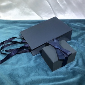 Elegante Caja Rectangular para Joyas con Forro de Piel Sintética, Diseño con Lazo, Patrón Liso, para Collares, Pendientes y Anillos - Product Image 4