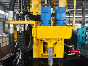 Cabezal de perforación rotatorio hidráulico de doble motor de 200, 300, 400, 600, 1000m con accionamiento superior para perforación de pozos y plataformas de perforación - Product Image 6