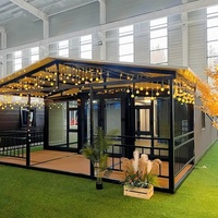 Casa Contenedor Móvil Expandible, Diseño Residencial con Estilo Moderno en Tonos Madera, Techo Inclinado, Cocina, Dormitorio y Baño