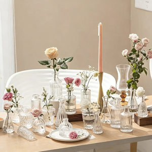 Vaso in Vetro di Design Mediterraneo Retrò di Lusso Leggero, Stile Ins Trasparente per Decorazione e Composizioni Floreali - Product Image 1