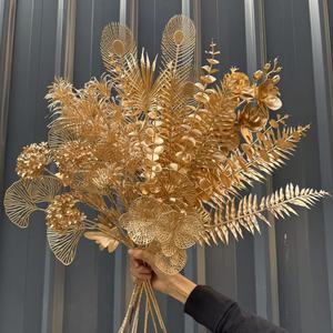 Feuilles d'eucalyptus dorées, feuilles de ginkgo, fleurs artificielles, feuilles dorées, Noël et Nouvel An, seau à câlins, matériaux de bricolage, fleurs en plastique - Product Image 1