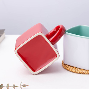 แก้วเซรามิคทรงสี่เหลี่ยม สีแดงล้วน สำหรับใส่นม กาแฟ ของขวัญ พร้อมพิมพ์ลายส่วนตัว - Product Image 2