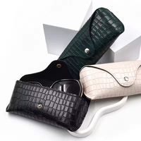 Étui à lunettes en cuir PU à motif crocodile de luxe, pochette souple portable pour lunettes de soleil avec bouton-pression personnalisé