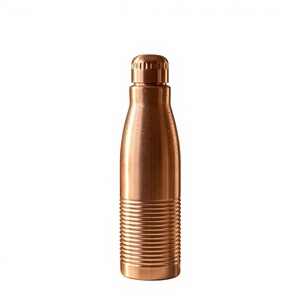 Carafe en cuivre pour hôtel de luxe, bouteille d'eau en cuivre, design minimaliste, vaisselle de voyage portable avec couvercle à vis - Product Image 1