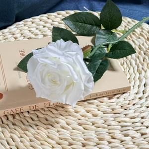 Roses artificielles en soie <span class=keywords><strong>de</strong></span> haute qualité en gros, fleurs décoratives pour mariage, maison, fête - Product Image 3
