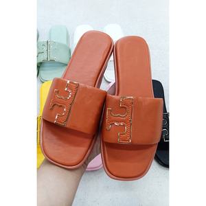 รองเท้าแตะแฟชั่นผู้หญิง สวมใส่สบาย สีสันสดใส ดีไซน์สวยงาม แบรนด์ดัง - Product Image 4