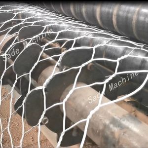 Machine de fabrication de mailles de <span class=keywords><strong>gabion</strong></span> entièrement automatique CNC ligne de production avec rouleau de coupe engrenage PLC composant de noyau de roulement de pompe à moteur - Product Image 5