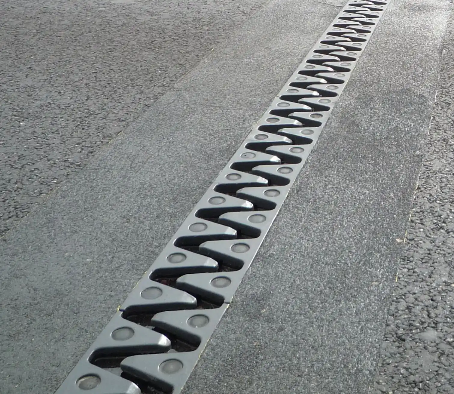 Modular/finger/elastomeric/asphalt expansion joints in concrete