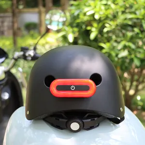 Logo OEM di alta qualità moto motoslitta casco luce moto LED caschi Fullface fanale posteriore