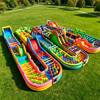Château gonflable pour enfants avec toboggan, idéal pour les fêtes en plein air, les jeux et les parcours d'obstacles
