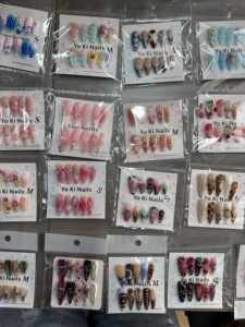 Vente en gros à bas prix Ensemble de <span class=keywords><strong>strass</strong></span> dégradé français en acrylique léger Design ongles à presser pour doigts - Product Image 6