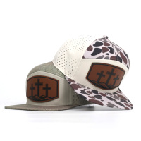 Casquette en cuir imperméable à 5 panneaux avec logo personnalisé et cordon, gravée au laser