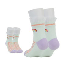 Chaussettes en coton à volants en dentelle à rayures arc-en-ciel pour petites filles Crew High Retop Sports Style avec logo inférieur pour la saison de printemps