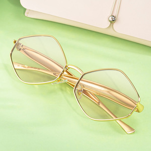 Nouvelles lunettes de soleil polygonales pour femmes, protection UV400, verres en PC, monture en plastique et métal, style streetwear, avec étui - Product Image 2