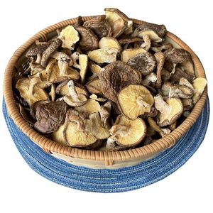 Champignons Shiitake séchés entiers Xianggu avec tiges pour la consommation alimentaire - Product Image 1