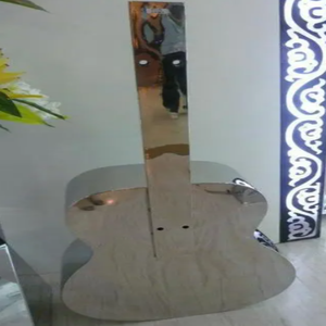 Sculpture de guitare moderne en acier inoxydable pour décoration intérieure - Product Image 4