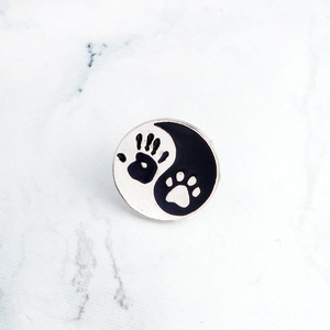 Noir blanc dessin animé carte amour Simple broche créatif Corsage vêtements avec bonne nuit homme casque rôle UV imprimé fée thème - Product Image 6
