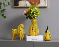 Statue d'animal en résine chic à pois, design artistique moderne nordique, figurine de cheval pour la décoration, ornement d'intérieur
