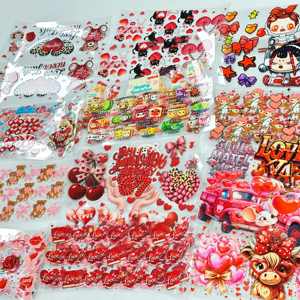 Autocollants UV Cœur Romantique pour Tasses et Emballages Cadeaux Saint-Valentin – Décalcomanies Personnalisables Imprimées en PET Imperméables à Motifs de Dessins Animés - Product Image 1