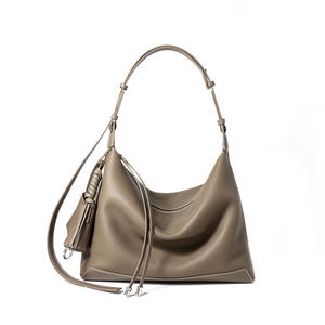 Bolso de piel de vaca suave con asa para el hombro, un bolso cruzado retro y sencillo de gran capacidad para mujer - Product Image 1