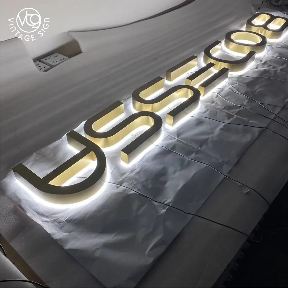 Benutzer definierte Indoor Wand montiert Hintergrund beleuchtung Logo Led Letters Zeichen mit Metall Back board Nails Shop LED Channel Letter Sign