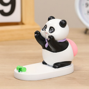 Lindo adorno de resina de panda para escritorio con soporte para teléfono, ideal para regalo de graduación u oficina. - Product Image 1