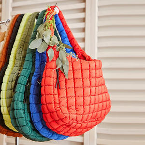 Phụ Nữ Trọng Lượng Nhẹ Thời Trang Nylon Bông Mềm Puffy Tote Biểu Tượng Tùy Chỉnh Puffer Túi - Product Image 3