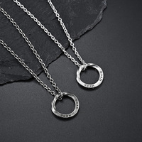 Collier en acier inoxydable plaqué or 18 carats avec pendentif Mobius gravé, cercle torsadé géométrique, unisexe, cadeau minimaliste pour couple