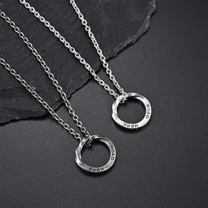 Collier en acier inoxydable plaqué or 18 carats avec pendentif Mobius gravé, cercle torsadé géométrique, unisexe, cadeau minimaliste pour couple - Product Image 1