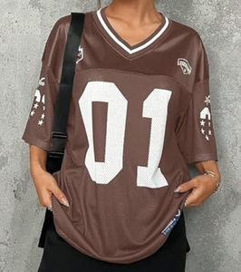 Op maat gemaakte oversized jersey shirts voor dames, V-hals T-shirt met gestreepte nummerprint, casual Y2K streetwear top - Product Image 4