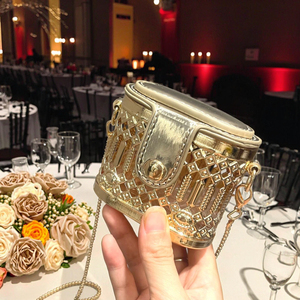 Design dorato di lusso Mini borse a tracolla per le donne divertente forma di metallo borse da sera pochette per festa di matrimonio di moda - Product Image 4