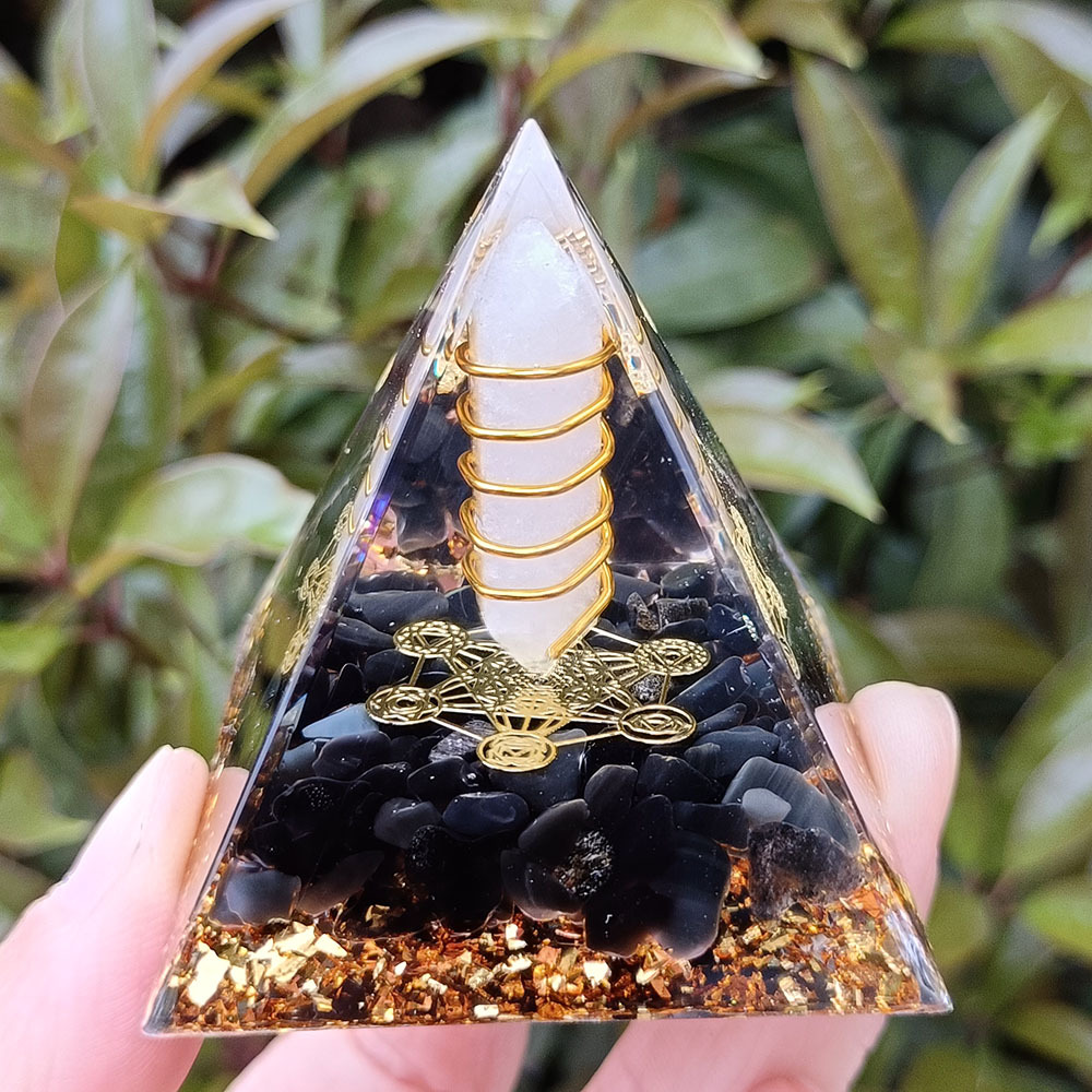 Pilar de cristal blanco con estrella de seis puntas.