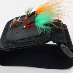 Correa de muñeca portátil para almacenamiento de anzuelos con velcro para accesorios de pesca en agua dulce, color negro - Product Image 3
